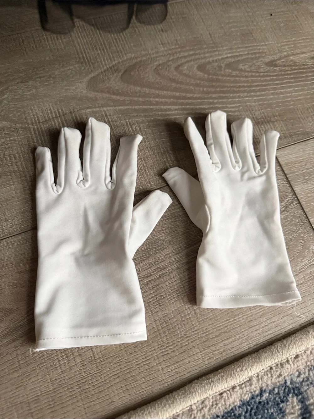 Weissman comes gloves